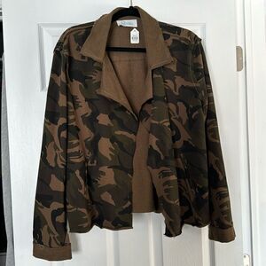 Camo unlined jacket! Lightweight ! Size medium/l